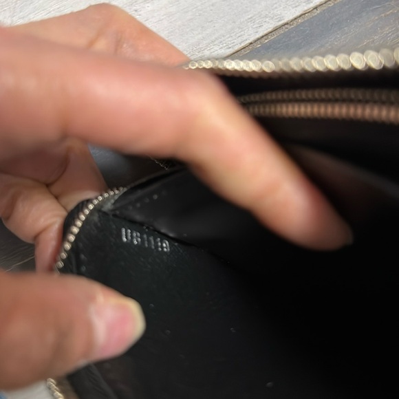 Authentic LOUIS VUITTON Epi Clemence Wallet. Black - Picture 8 of 12